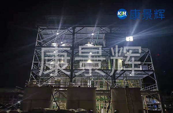 食品加工業(yè)對三效蒸發(fā)器的材質(zhì)和工藝的要求也高，對應(yīng)的三效蒸發(fā)器價(jià)格也會偏高一些，大約也得幾千萬左右。